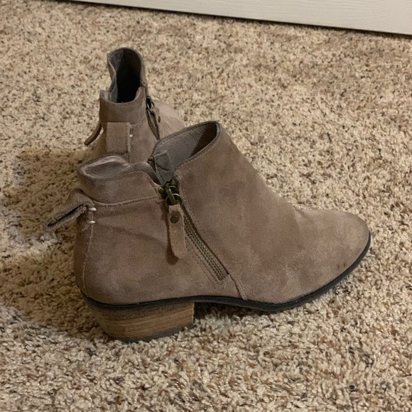 Vince Camuto booties - Picture 2 of 6